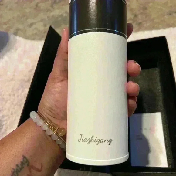 White luxury stainless steel Tumbler/cup, brand new in box - Picture 4 of 8